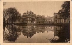 CPA Fontainebleau S et M Le Palais Facade sur l'Etang aux Carpes 