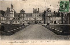 CPA Palais de Fontainebleau La Facade sur la Cour des Adieux 