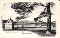 CPA Le Chateau pris du Parterre Fontainebleau 