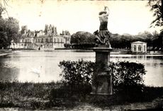 CPA Palais de Fontainebleau Le Chateau et L'Etang des Carpes 