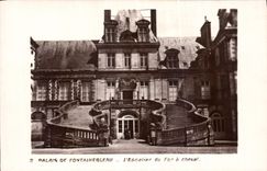 CPA Palais de Fontainebleau l'Escalier du Fer a cheval 