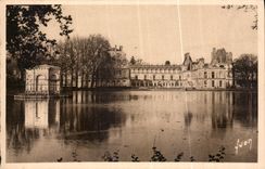 CPA Fontainebleau S et M le palais l'Etang aux Carpes le Pavillon de l'Empereur 