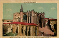 CPA L'Aude Illustre Carcassonne La Cite Cathedrale St Nazaire cote des Remparts 