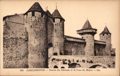 CPA Carcassonne Entree du Chateau et la Tour du Major 