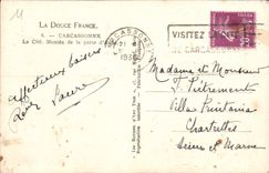 CPA La Douce France Carcassonne la Cite montee de la porte d'Aude 