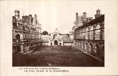 CPA Palais de Fontainebleau La Cour ovale et le Baptistere 