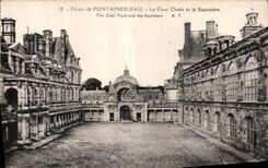 CPA Palais de Fontainebleau La Cour Ovale et le Baptistere 