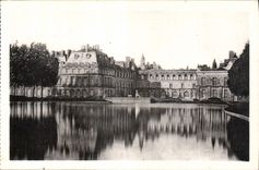 CPA Chateau de Fontainebleau ensemble sur la piece d'eau 
