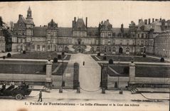 CPA Palais de Fontainebleau la Grille d'Honneur et la Cour des Adieux 