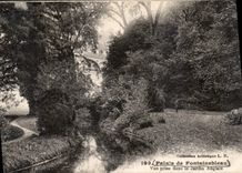 CPA Palais de Fontainebleau Vue prise dans le Jardin Anglais 