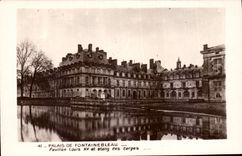 CPA Palais de Fontainebleau Pavillon Louis XV et etang des carpes 