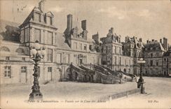 CPA Palais de Fontainebleau Facade sur la Cour des Adieux 
