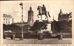 CPA Lyon Place Bellecour Statue de Louis XIV l'Eglise de la Charite 