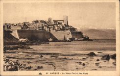 CPA Antibes le Vieux Fort et les Alpes 
