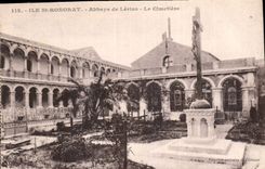 CPA Ile St Honorat Abbaye de Lerins le Cimetiere 