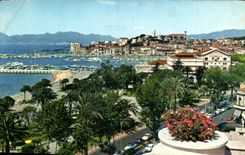 CPA La Cote d'Azur Cannes un coin de la Corniche vue sur le Port et le Suquet 