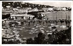 CPA Cannes vue d'ensemble du Port du casino et des Grands hotels de la croisette 