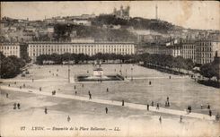 CPA Lyon Ensemble de la Place Bellecour 