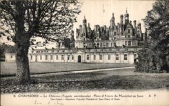 CPA Chambord Le Chateau Facade meridionale Place d'Armes du Marechal de Saxe 