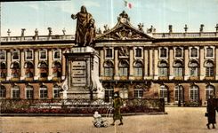CPA Nancy Place et Statue de Stanislas l'hotel de Ville 