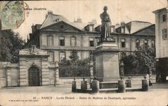 CPA Nancy Lycee Drouot Statue de Mathieu de Dombaste agronome 