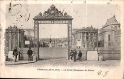 CPA Versailles S et O la Grille d'honneur du Palais 
