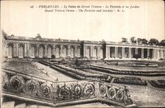CPA Versailles le Palais du Grand Trianon le Peristyle et les Jardins 