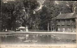 CPA Versailles petit Trianon Hameau de Marie Antoinette la Laiterie et le Lac 