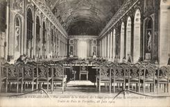 CPA Palais de Versailles Vue generale de la Galerie des glaces preparee pour la reseption des Plenip