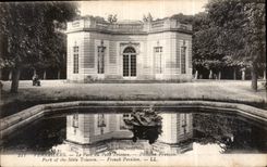 CPA Versailles Le Parc du Petit Trianon Pavillon Francais 