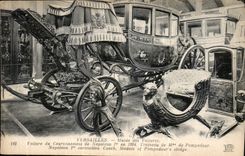 CPA Versailles Musee des voitures Voiture du Couronnement de Napoleon I Traineau de Mme Pompadour 