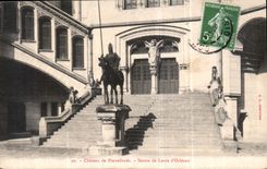 CPA Chateau de Pierrefonds Statue de Louis d'Orleans 