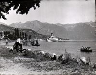 CPM Bord du Lac Leman et les Alpes Peche Pecheur Bateau