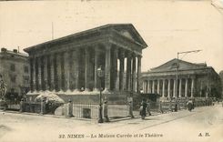 CPA Nimes La Maison Carree et le Theatre 