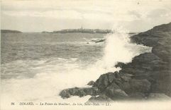 CPA Dinard La Pointe du Moulinet au loin Saint Malo 