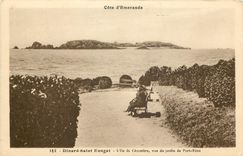 CPA Cote d'Emeraude Dinard Saint Enogat l'ile de Cezembre vue du jardin de Port Riou 