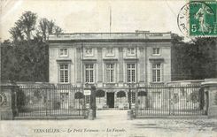 CPA Versailles le Petit Trianon la Facade 