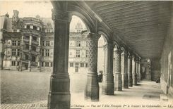 CPA Blois le Chateau vue sur l'Aile Francois Ier a travers les Colonnades 