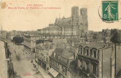CPA Reims rue de Vesle le Theatre et la Cathedrale 