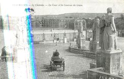 CPA Versailles le Chateau La cour et la Caserne du Genie 