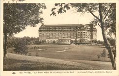 CPA Vittel Le Grand Hotel de l'Ermitage vu du Golf 