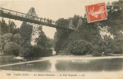 CPA Paris Les Buttes Chaumont Le Pont suspendu 