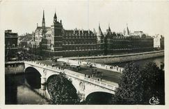 CPA Paris Le Pont au Change et la Conciergerie 