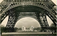 CPA Paris e ses Merveilles Le Palais de Chaillot vu sous la Tour Eiffel 