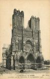 CPA Cathedrale de Reims Incendiee par les Allemands 