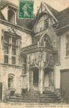 CPA Beauvais la maison de l'Abbe Gellee l'escalier rue de l'Abbe Gellee 