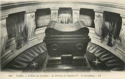 CPA Paris l'Hotel des Invalides le Tombeau de Napoleon Ier le Sarcophage 