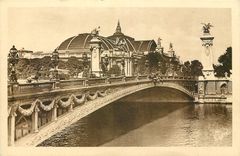 CPA En Visitant Paris Pont Alexandre III et Grand Palais 