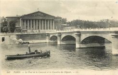 CPA Paris Le Pont de la Concorde et la Chambre des Deputes Bateau