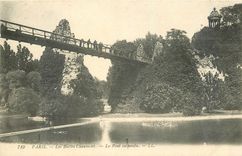 CPA Paris Les Buttes Chaumont Le Pont suspendu 
